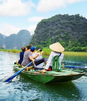 Rowing on Tam Coc